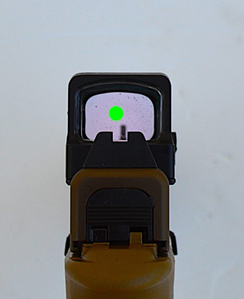 green illumination in mounted red dot on slide